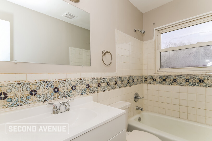 Building Photo - 403 Eberhart Dr