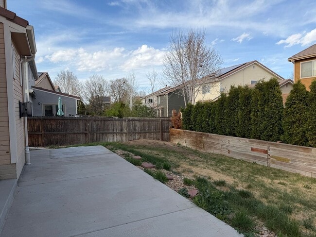 Building Photo - Spacious and Bright 3BD Home in Denver - Available Now