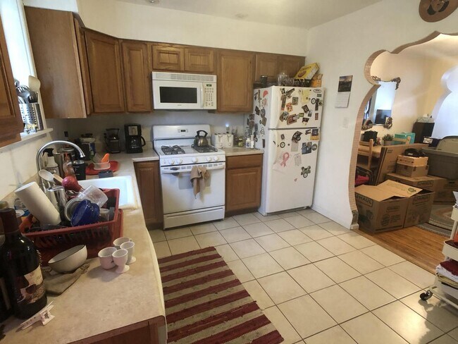 Building Photo - Modern 3 Bedroom, 1 Bath Passyunk Sq. Home...