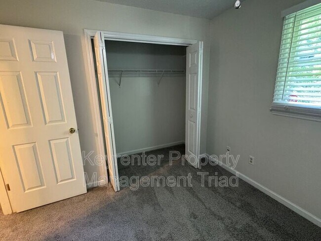 Building Photo - 1520 Kenwalt Dr