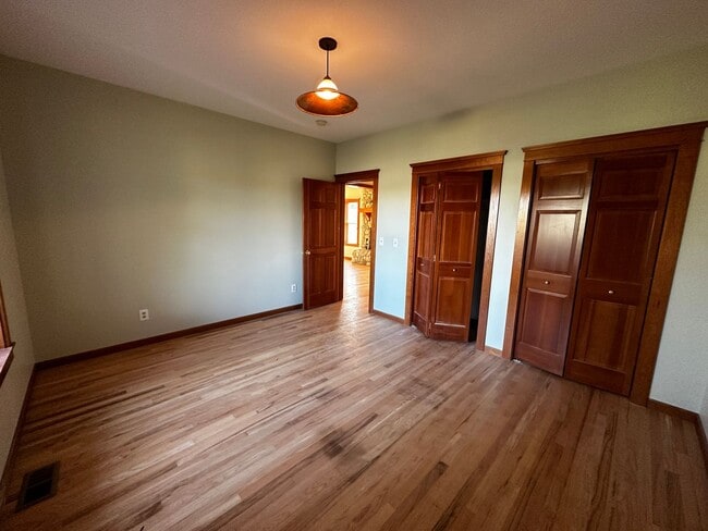 Building Photo - Large Craftsman in the Country