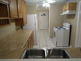 Building Photo - 815 Bay St