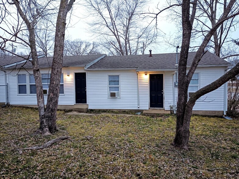 Building Photo - 303 Fleetwood Dr