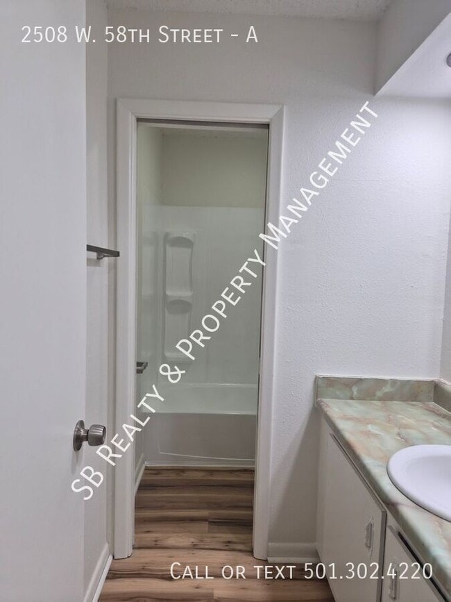 Building Photo - 2508 W 58th St