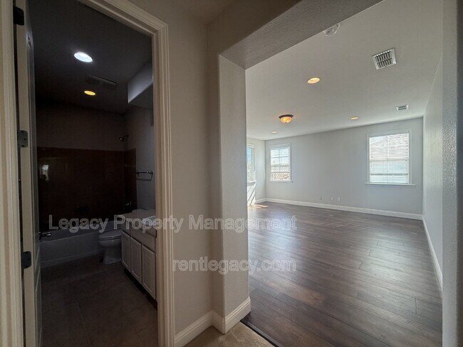 Building Photo - 8843 Latigo Ct