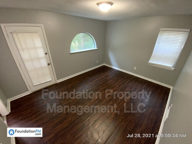 Building Photo - 2564 Lynnfield Rd