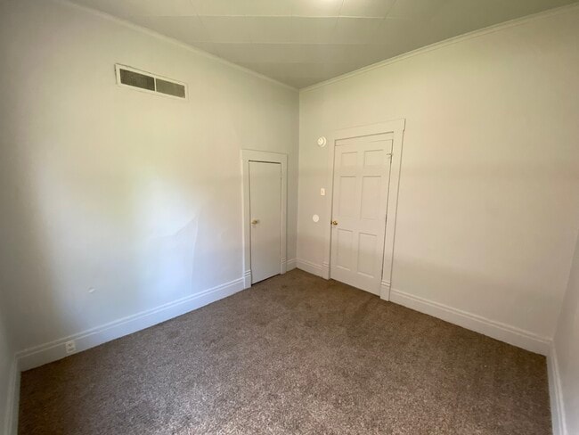 Building Photo - 725 N Kimball St