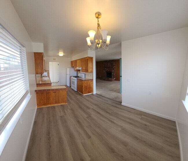 Building Photo - Classic MB Beach home- 2 Bed 1 Bath Home with a view of the water and the rock!