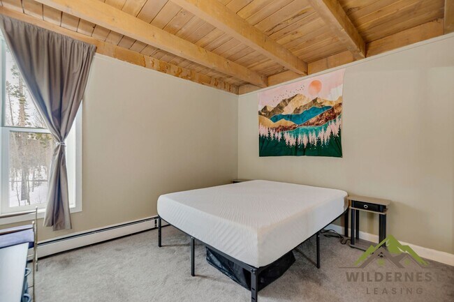 Building Photo - Remodeled One Bedroom Winter Rental