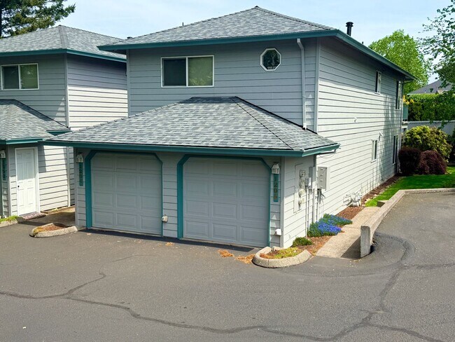 Building Photo - Large 980sq. 1 bedroom apartment with attached garage plus 1 parking space