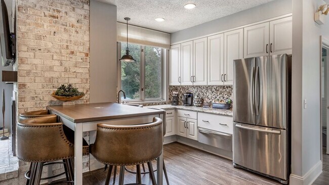 Building Photo - 2900 Bywater Dr