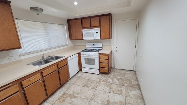 Building Photo - 18745 Paseo Picasso