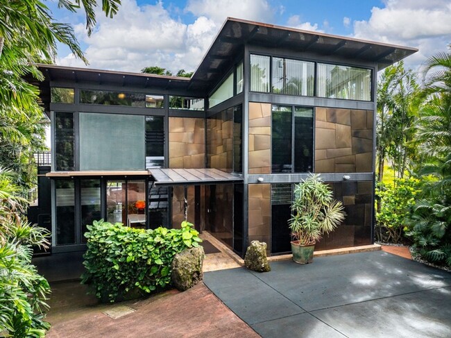 Primary Photo - Tantalus Glass House: Modern Luxury with S...