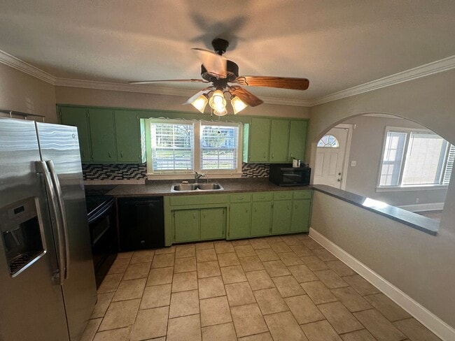 Building Photo - FOR LEASE - 3 bed, 2 bath, 1400 sqft single-family home