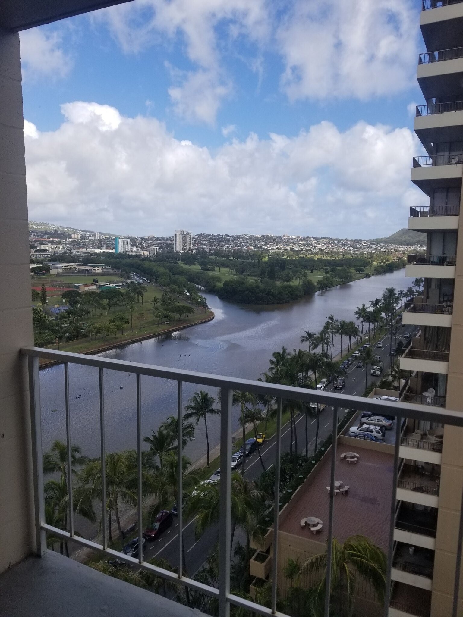 Building Photo - 2115 Ala Wai Blvd