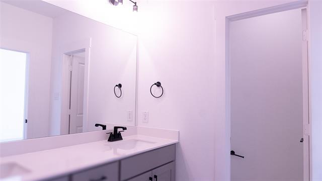 Building Photo - 2558 Campden Mews