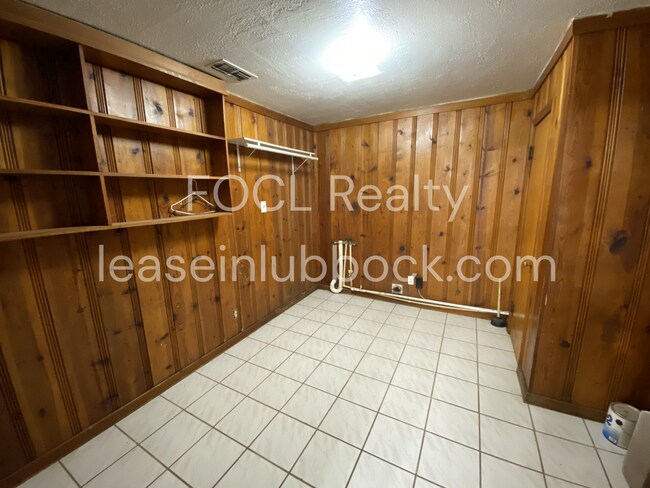 Building Photo - 3 bedroom, 1 bath in Medical District