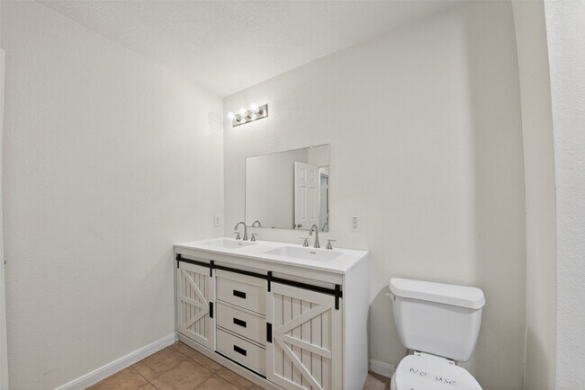 Building Photo - 15323 Trinity Meadow Dr