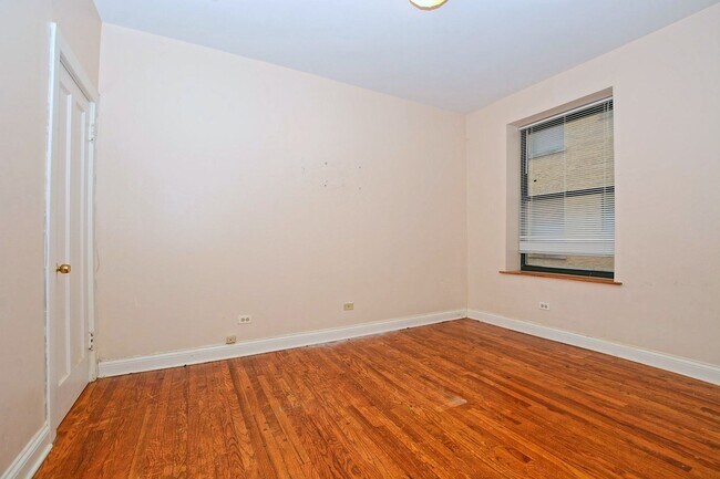 Building Photo - Updated 2bed/1bath Unit in South Shore