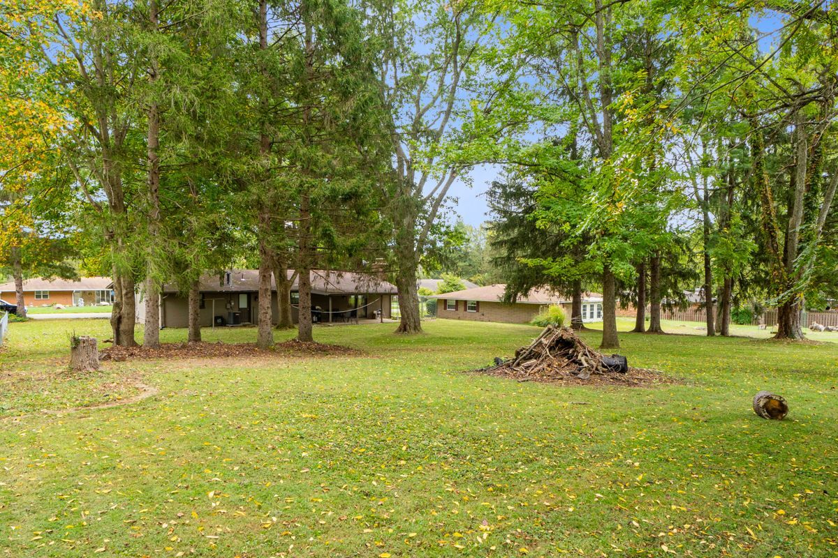 Building Photo - 3930 Beechwood Dr