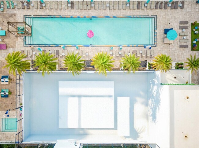 Building Photo - 4010 S Ocean Dr