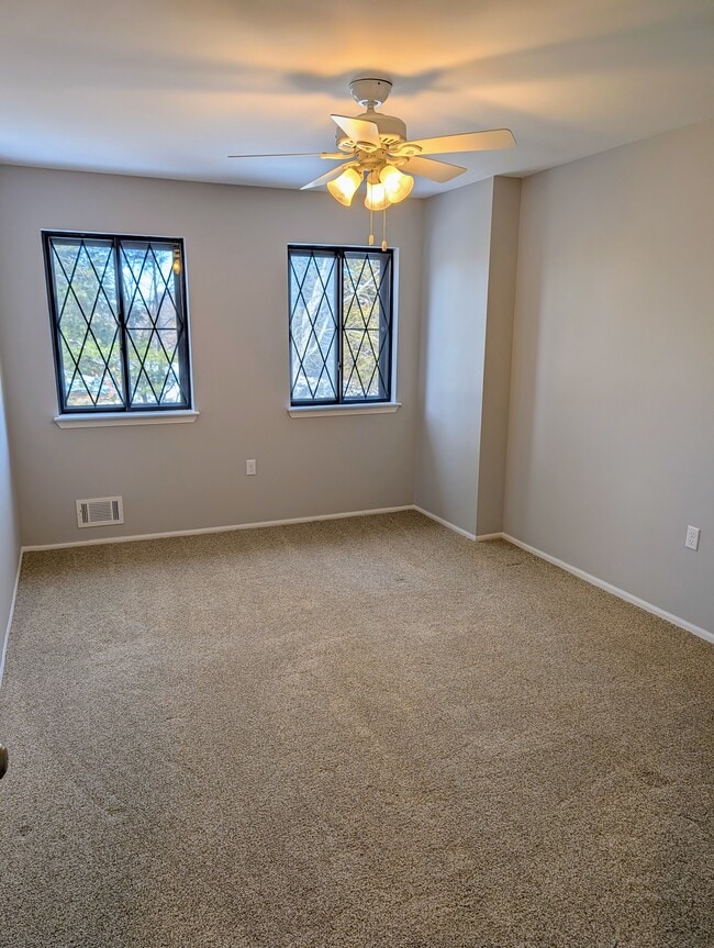 Building Photo - 105 Devonshire Ct