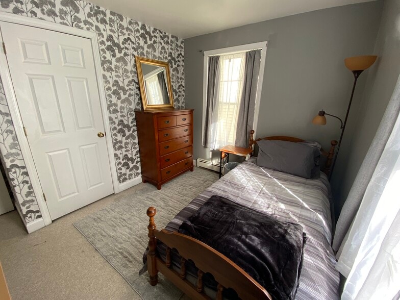 twin bedroom - 18 Scamman St