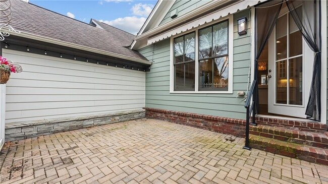 Building Photo - 183 Fowler St