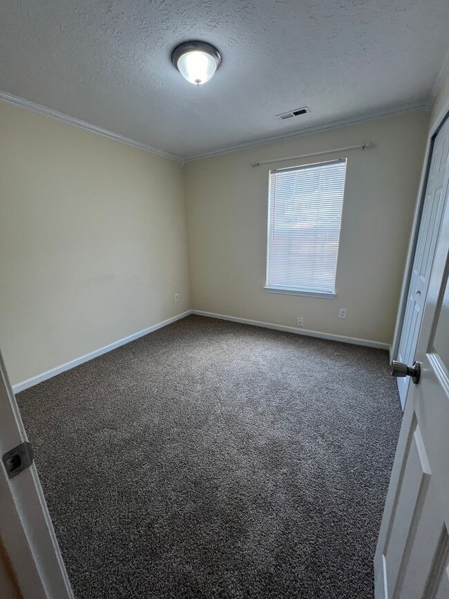 Building Photo - 111 Manx Dr