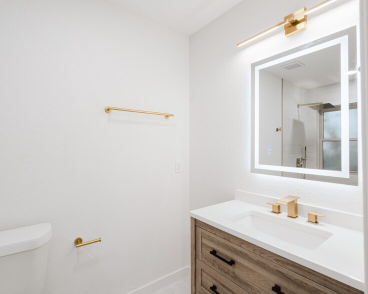 Building Photo - 301 Sheffield Dr