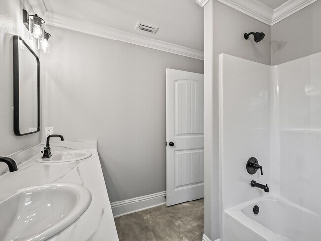 Building Photo - 3 Bedroom Home Available In Crawfordville ...