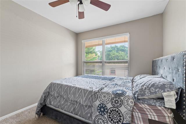 Building Photo - 405 Valley Park Dr