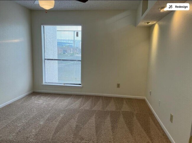 Building Photo - 2826 S Bartell Dr