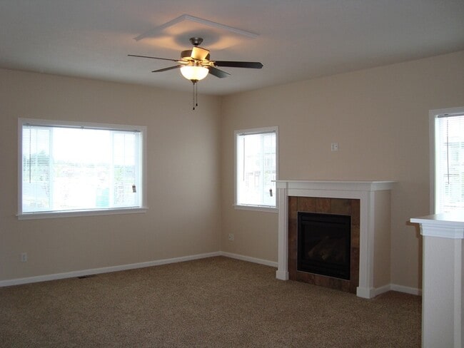 Building Photo - Pet Friendly Single Family Home w/attached garage and RV Parking