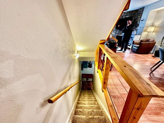 Building Photo - Available Now!  Wonderful 3-Bed Townhome Near Waneka Lake!