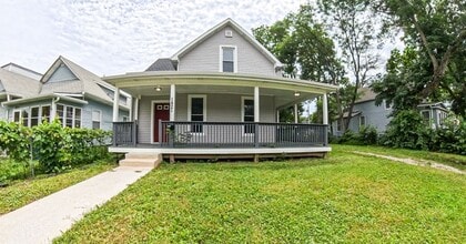 Building Photo - Fully Remodeled 4 Bedroom 2.5 Bathroom