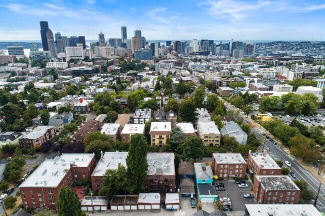 Building Photo - 1120 17th Ave