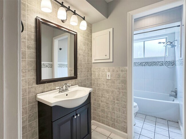 Building Photo - 6806 Winkleman Rd