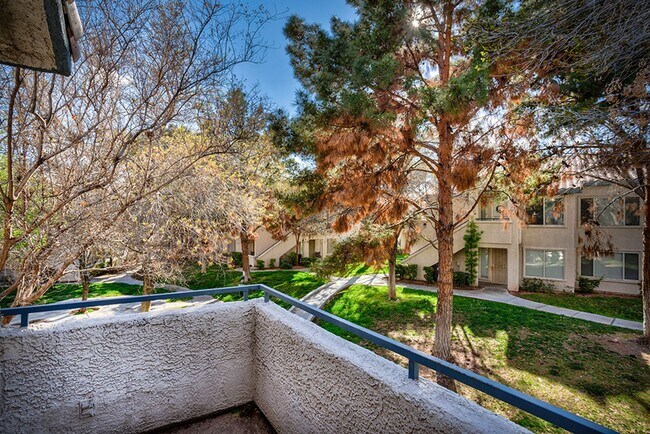 Building Photo - 2 Bed, 2 Bath Beautiful condo available now!