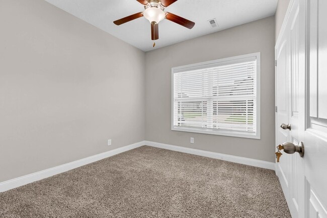 Building Photo - 987 Promenade Dr