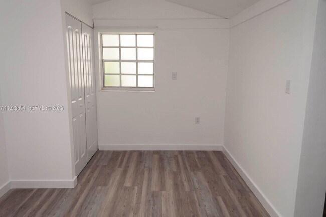 Building Photo - 6384 SW 31st St