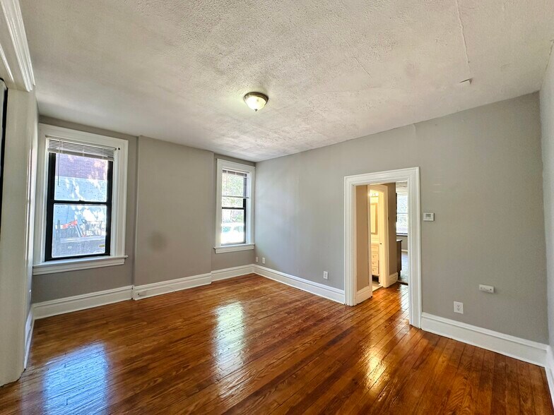 Building Photo - 3205 Arsenal St