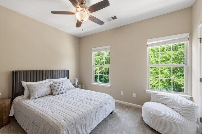 Building Photo - Stylish 3bd 3.5bath townhome for rent in the highly desirable Vermillion