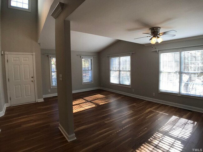 Building Photo - 105 Sandy Creek Ct