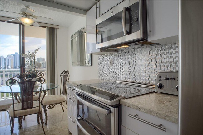 Building Photo - 210 174th St