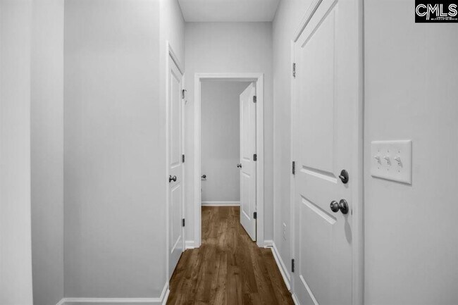 Building Photo - 917 Woodcreek Farms Rd