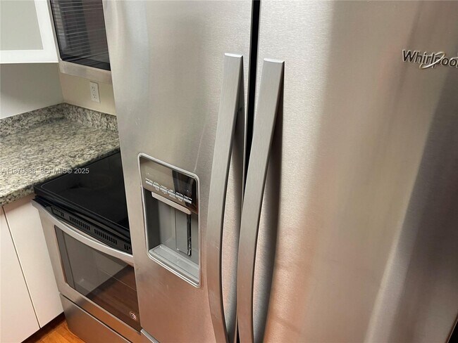 Building Photo - 6900 SW 39th St