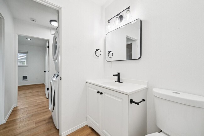 Building Photo - 5143-5145 SE Knight