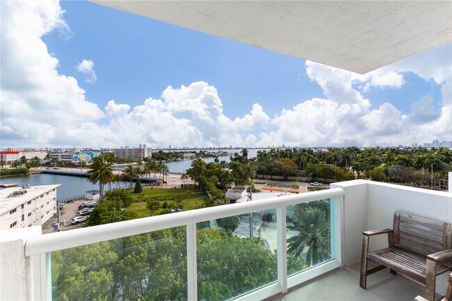 Building Photo - 7900 Harbor Island Dr