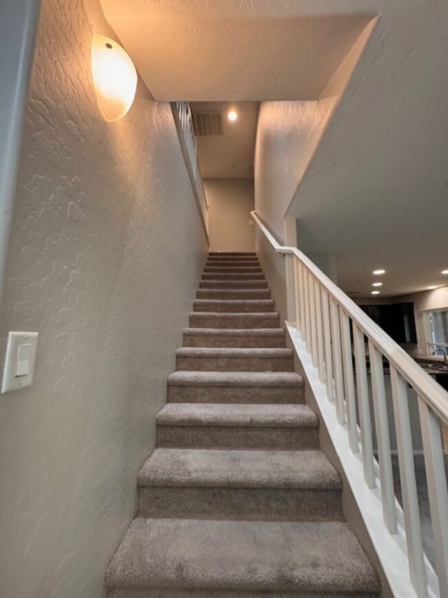 Building Photo - 3 Bedroom Home in a Gated Community! North...